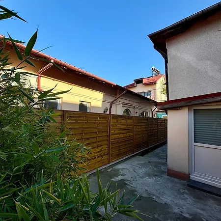 別荘 Charming Two- Bedroom House *