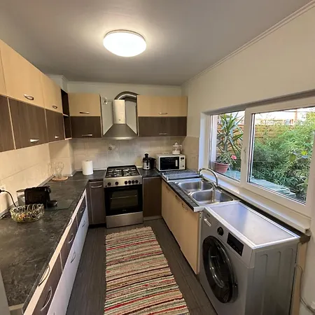 Charming Two- Bedroom House Vakantiehuis