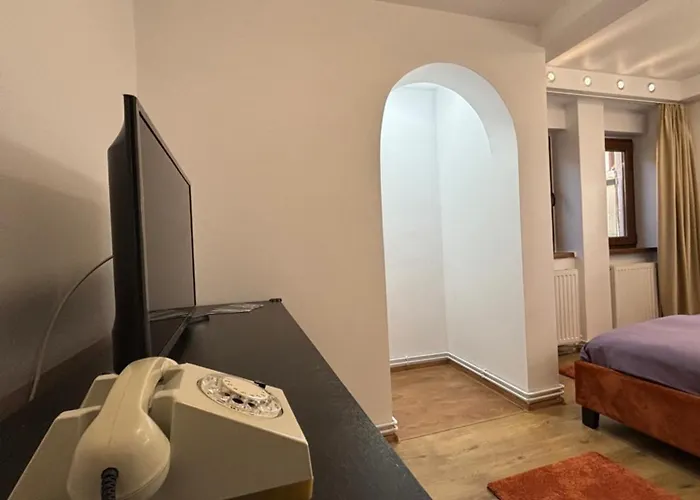 Charming Two- Bedroom House Дом отдыха *