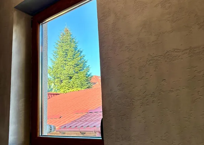 Charming Two- Bedroom House * Бухарест