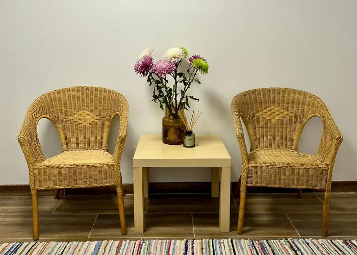 Charming Two- Bedroom House * Бухарест