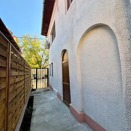 Charming Two- Bedroom House Holiday home *