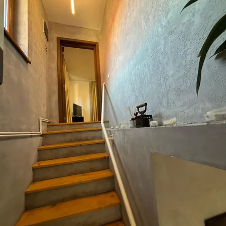 Charming Two- Bedroom House Bucharest