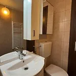 Case de vacanță Charming Two- Bedroom House Bucureşti
