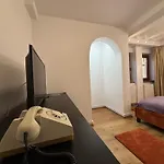 Charming Two- Bedroom House Case de vacanță *