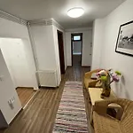 Case de vacanță Charming Two- Bedroom House *