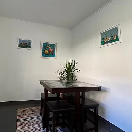Charming Two- Bedroom House * Bucharest