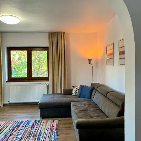 Charming Two- Bedroom House Holiday home Bucharest