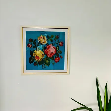 Charming Two- Bedroom House * Bucharest